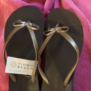 NWT Vionic Beach sandals